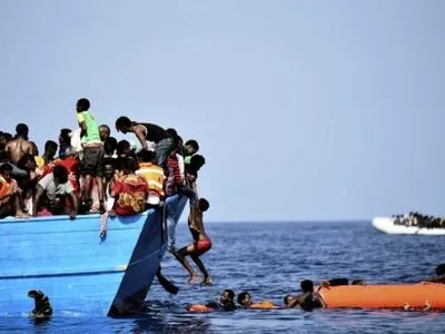 Более 300 мигрантов погибли в Средиземном море за последние два дня - МОМ