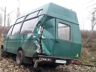 ДТП за участю мікроавтобуса та військового автомобіля сталася у Костянтинівці