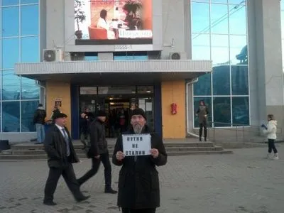 Мужчина в оккупированном Крыму вышел на одиночный пикет против памятника В.Путину