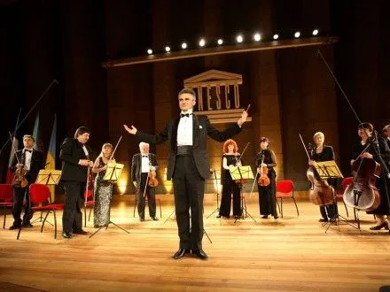 dirigentu-natsionalnoyi-opereti-ukrayini-prisvoyat-zvannya-artist-yunesko-v-imya-miru
