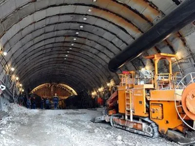 Пробные поезда новым Бескидским тоннелем планируют запустить к концу 2017