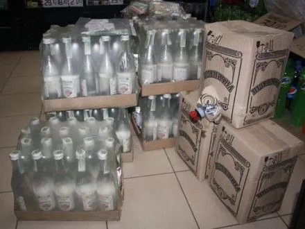 Більше тисячі пляшок фальсифікованого алкоголю вилучили на Полтавщині