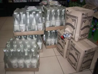 Більше тисячі пляшок фальсифікованого алкоголю вилучили на Полтавщині