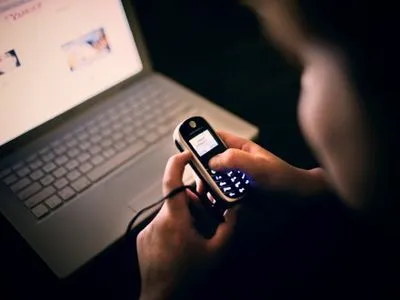 Неповнолітню інтернет-шахрайку викрили на Черкащині