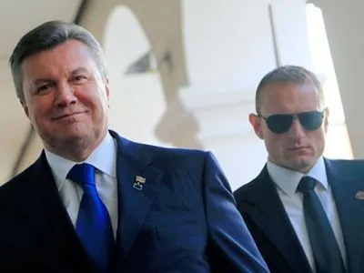 Защита В.Януковича хочет провести очную ставку с П.Порошенко