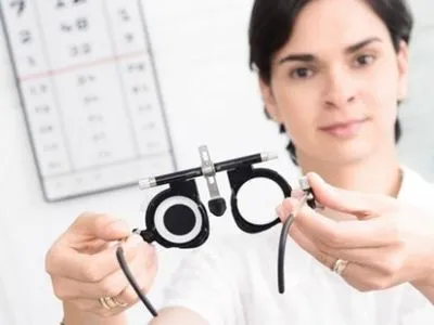 В Мариуполе только одно медучреждение оказывает помощь детям с проблема зрения - врач
