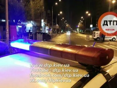 У Києві п'яні перехожі побили дівчину поліцейську