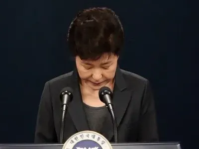 Южнокорейская прокуратура предъявила официальные обвинения подруге президента Пак Кын Хе