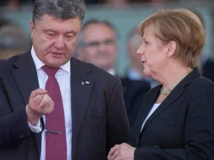 П.Порошенко обговорив з А.Меркель підготовку до саміту Україна-ЄС