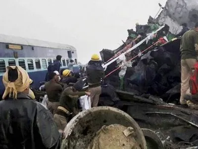 Кількість загиблих внаслідок аварії на залізниці в Індії сягнула 146 осіб