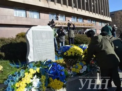 У Запоріжжі до пам’ятника Героям Революції гідності поклали квіти