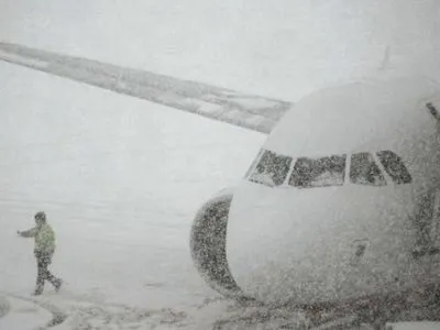 Через снігопад у пекінському аеропорту скасували авіарейси