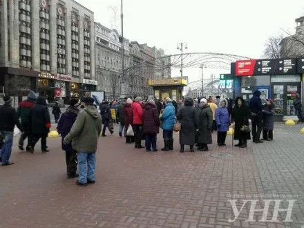 Люди знову почали збиратися у центрі Києва