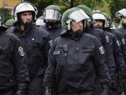 У Німеччині затримано трьох осіб підозрюваних у підтримці терористичного угрупування