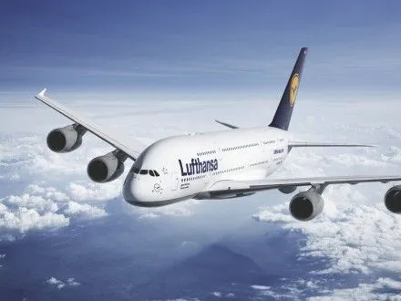 Завтра Lufthansa скасує майже 900 рейсів через страйк пілотів