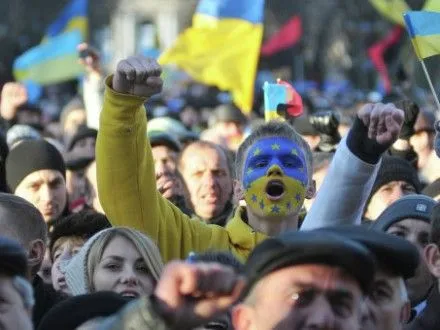КМИС: более 80% украинцев негативно оценивают события в стране, часть - готовы выйти на митинг