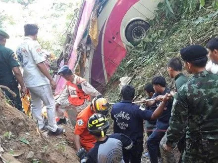 Автобусна аварія в Таїланді забрала життя 18 осіб
