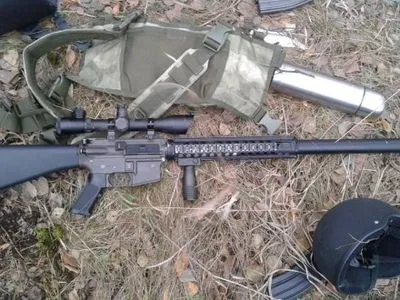 Троє людей із гвинтівками для пейнтболу намагались проникнути до військової частини у Чернігові
