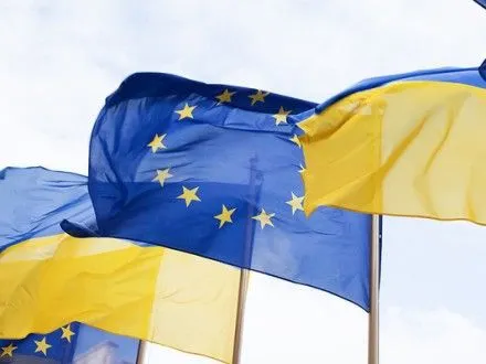 Украина на саммите в Брюсселе должна поднимать вопрос финансовой помощи, а не безвиза - эксперт