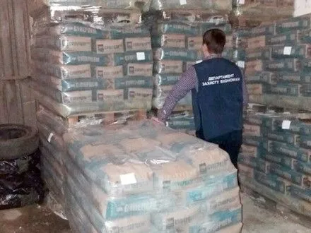 Правоохранители обнаружили продажу контрафактной цементной смеси в Хмельницком