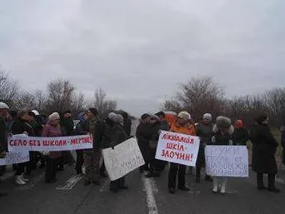 На Одещині медики та педагоги вийшли на акцію протесту
