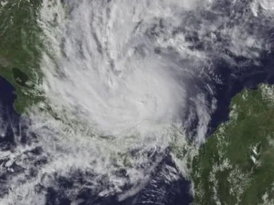 Шторм Отто у Центральній Америці посилився до рівня урагану