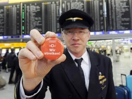 Німецька профспілка закликала пілотів Lufthansa продовжити страйк до 26 листопада