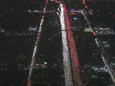 В Калифорнии накануне Дня благодарения тысячи водителей попали в пробку