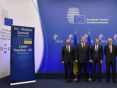 П.Порошенко: це перший саміт, коли Україна ставить питання перед ЄС - виконати власні зобов'язання
