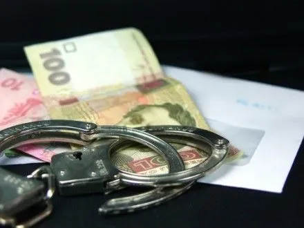 В Черкасской области рыбинспектора задержали за 5 тыс.долл. взятки
