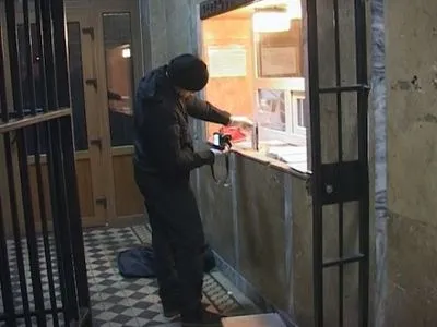 Пьяный мужчина пытался поджечь себя в управлении полиции в Киеве