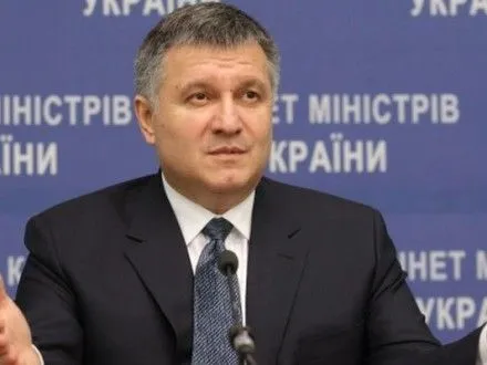 В.Янукович заявил, что А.Аваков не выполняет решение суда