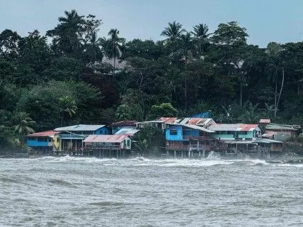 Ураган Отто в Центральной Америке ослаб до уровня шторма