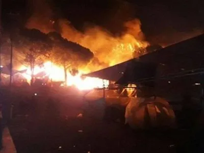 Троє людей загинуло через пожежу в таборі біженців в Греції