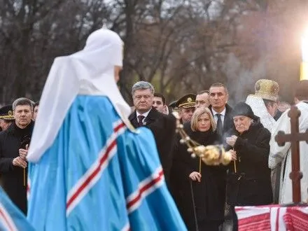 П.Порошенко выступил за создание музея памяти жертв голодоморов
