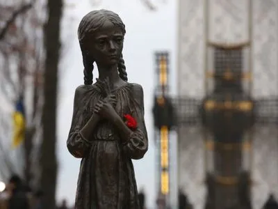 П.Порошенко поручил МИД продолжить работу с миром о признании Голодомора геноцидом украинского народа