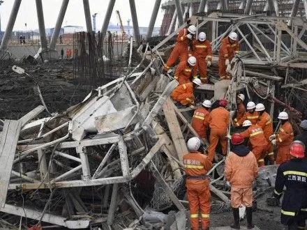 Во время землетрясения в Китае погиб человек