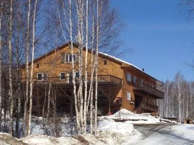 Четыре человека были найдены мертвыми в отеле Аляски