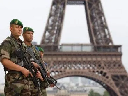 Ф.Молен підтвердив арешт п’яти чоловіків за підозрою у плануванні терактів в Парижі