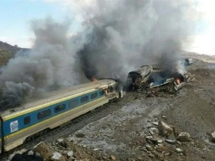 Голова іранської залізниці оголосив про відставку через зіткнення поїздів