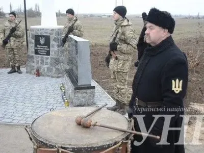 В Херсонской области открыли памятный знак "Крымчанам, погибшим в боях за единство Украины"