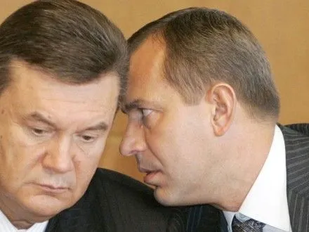В.Янукович сообщил, что "в последние дни" А.Клюев был рядом с ним