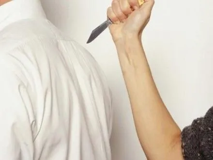 Жителька Маріуполя нанесла чоловіку ножові поранення під час сварки