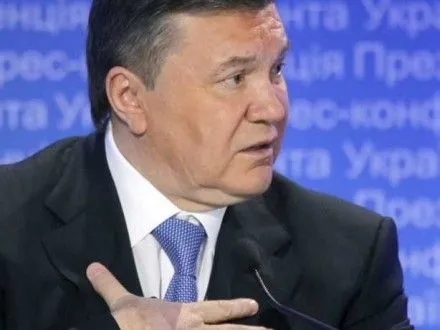 В.Янукович заверил, что не знает, кто дал указание выдать оружие правоохранителям