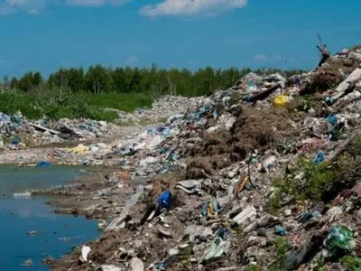 Депутаты Ровно рассмотрят запрет о вывозе на местный полигон львовского мусора