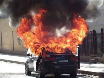 Автомобиль загорелся в центре Харькова