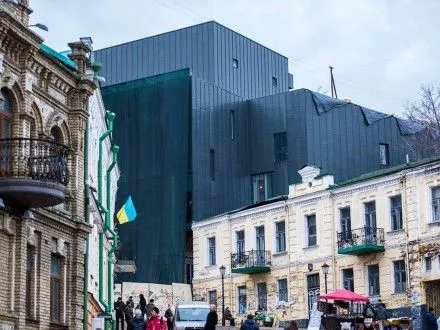 Киевляне предложили Киевсовету снести фасад "Театра на Подоле"
