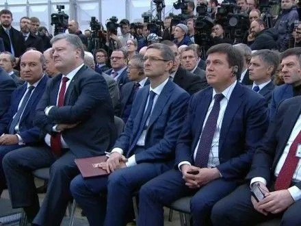 П.Порошенко прибув на ЧАЕС для участі у церемонії насування арки на об'єкт "Укриття"
