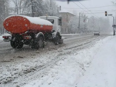 Более 250 единиц техники задействовали для уборки снега в Киеве