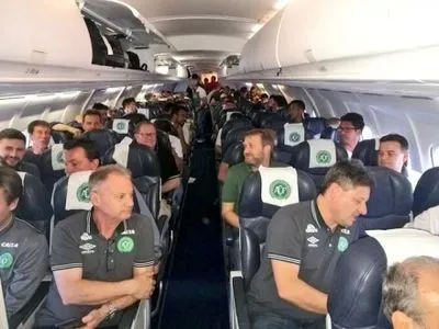 КОНМЕБОЛ призупинила матчі через падіння літака з бразильськими футболістами
